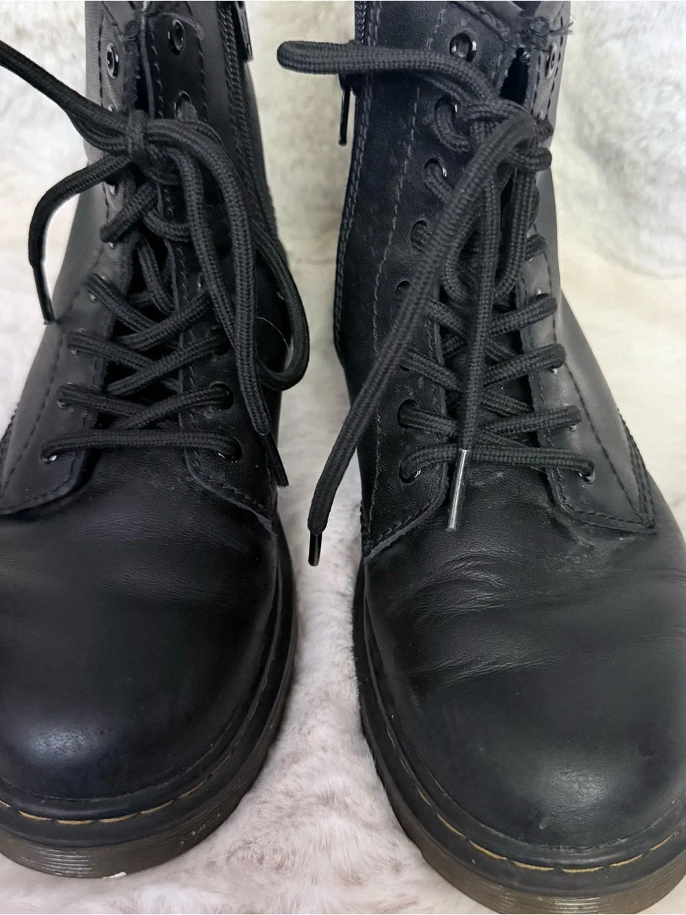 Sz 4 or 5 Junior Big Girl Dr. Martens 1460 Boots